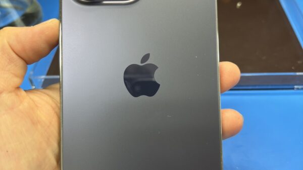 iPhone14Promax背面ガラスが割れてしまった【iPhone修理熊谷】