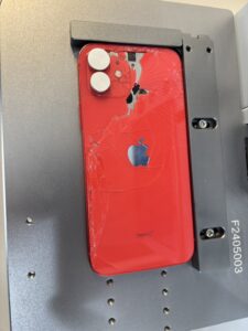 iPhone12背面ガラス割れ